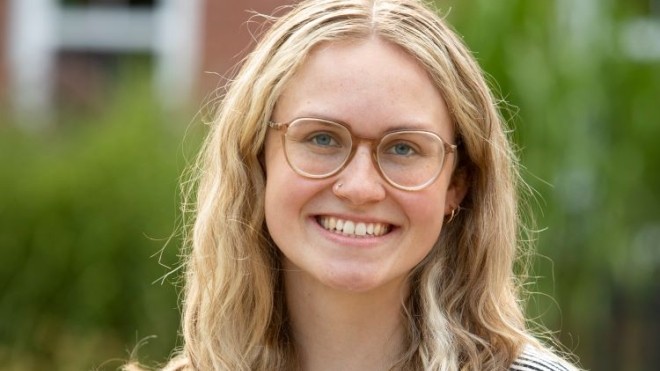 Headshot of a woman 