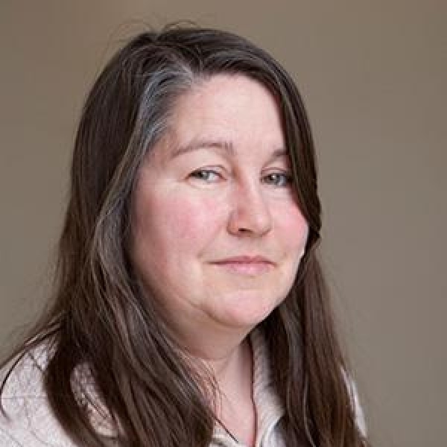 Headshot of Jennifer van den Heuvel